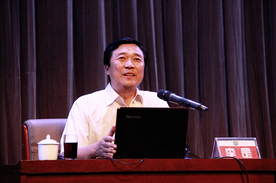 李罡校長為2014級新生作《專業、職業與產業》講座