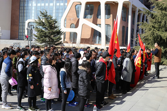 校團委🐵、學生處組織開展“以雷鋒之精神 創建文明之校園”主題教育活動